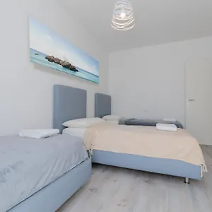 Casa vacanze Wave Island! Luxury A - Piscina E Park Free!, Lido di Jesolo